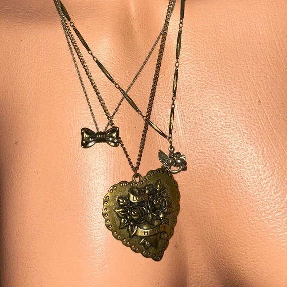 Betsey Johnson love hurts rose necklace charm vintage tattoo heartbreaker layer